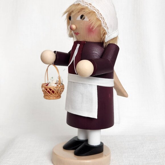 Steinbach Chubby Pilgrim Woman Lady, 11" Nutcracker Doll - Made in Germany - Picture 5 of 9